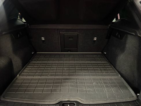 Used 2021 Volvo XC40 T5 R-Design image 24