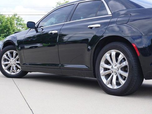 Used 2018 Chrysler 300 Limited AWD/4WD image 12