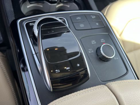 Used 2019 Mercedes-Benz GLS 450 4MATIC image 35