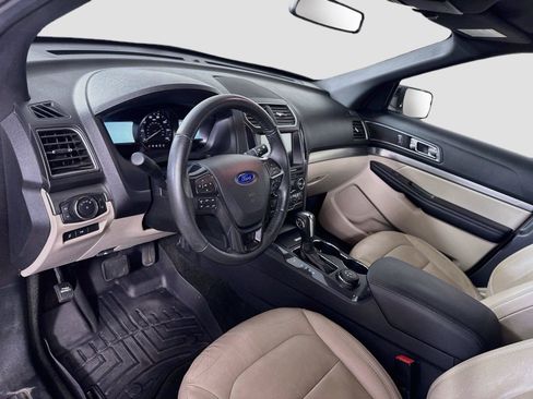 Used 2018 Ford Explorer XLT w/ Equipment Group 202A AWD/4WD image 3