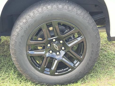 Used 2024 Chevrolet Silverado 1500 RST AWD/4WD image 18
