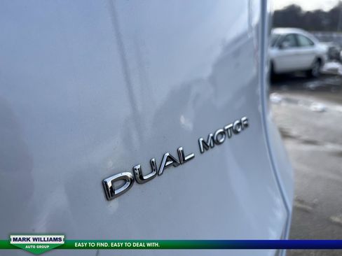 Used 2022 Tesla Model Y Long Range image 9