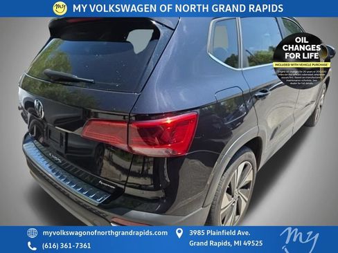 Used 2024 Volkswagen Taos SE AWD/4WD image 4