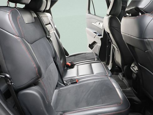 Used 2025 Ford Explorer ST AWD/4WD image 29