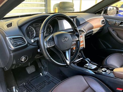 Certified 2017 INFINITI QX30 Premium w/ Navigation Package image 16