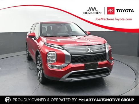 Used 2025 Mitsubishi Outlander SE FWD image 1