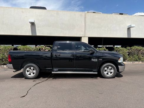 Used 2020 RAM 1500 Classic SLT w/ Luxury Group image 3