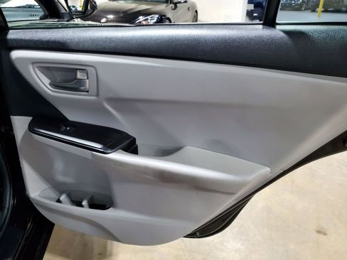 Used 2017 Toyota Camry SE FWD image 20