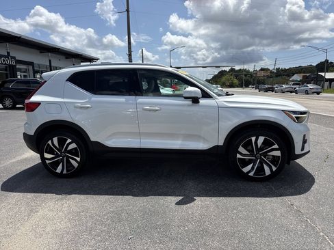 Certified 2024 Volvo XC40 B5 Plus AWD/4WD image 6