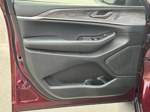 New 2025 Jeep Grand Cherokee Limited image 11