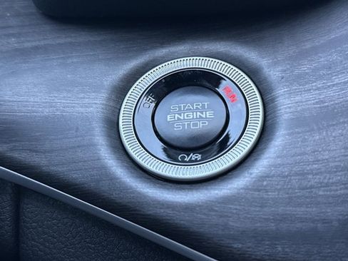 Used 2024 Jeep Grand Cherokee Limited w/ Luxury Tech Group II image 26