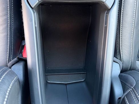 Used 2022 Volvo XC40 T5 Momentum image 25