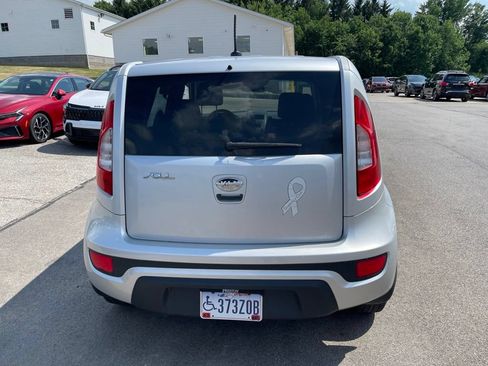Used 2013 Kia Soul FWD image 2