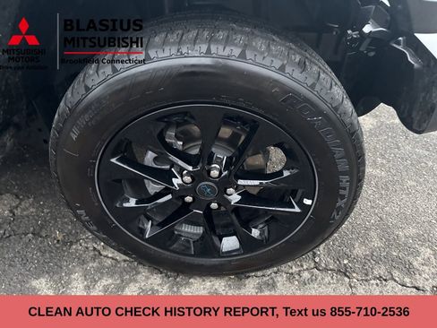 Used 2025 Jeep Wrangler Unlimited Sahara image 3