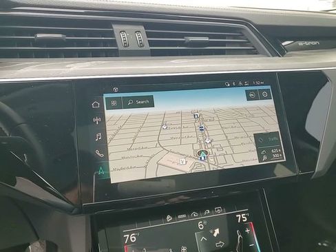Used 2021 Audi e-tron Premium w/ Convenience Plus Package image 23