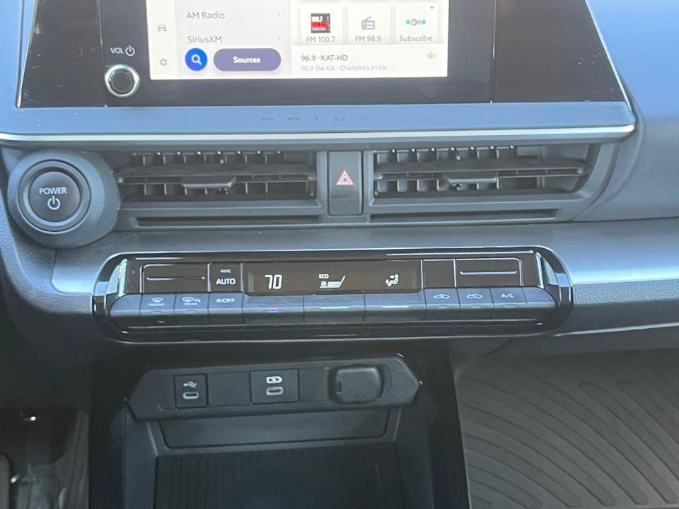 Used 2025 Toyota Prius LE FWD image 17