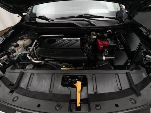 Used 2024 Nissan Rogue SV image 3