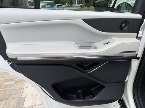 New 2026 Lincoln Navigator Premiere AWD/4WD image 15