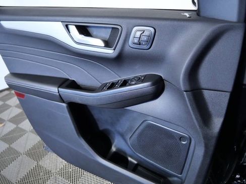 Certified 2025 Ford Escape Platinum image 26