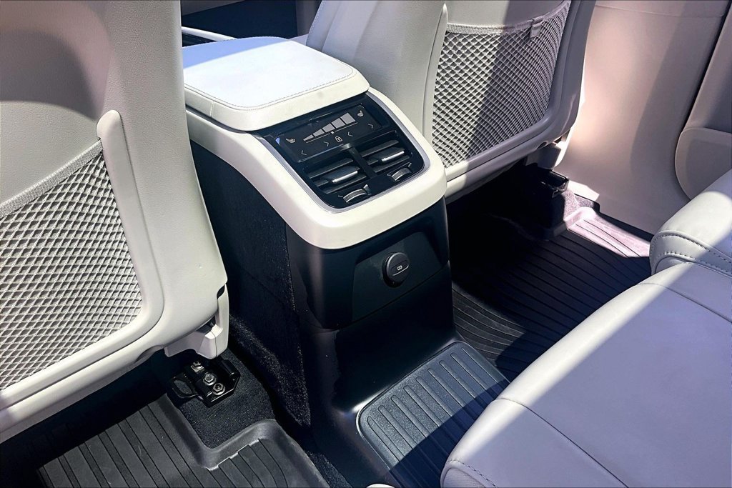 Certified 2024 Volvo XC90 T8 Ultimate w/ Protection Package Premier AWD/4WD image 25