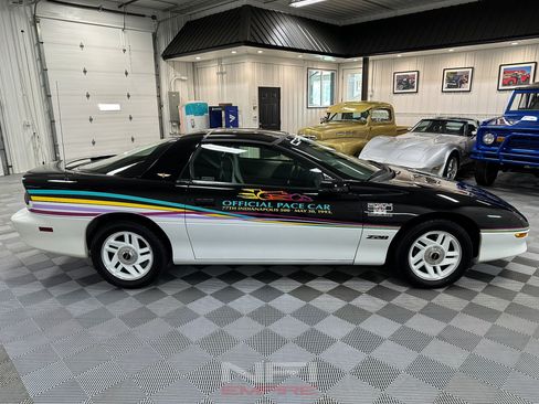 Used 1993 Chevrolet Camaro Z28 RWD image 7