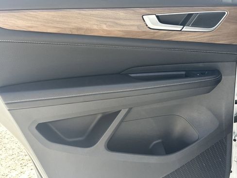 Used 2024 Volkswagen Atlas SE image 23