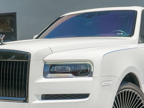 Used 2023 Rolls-Royce Cullinan Black Badge w/ Dark Exterior Package AWD/4WD image 22