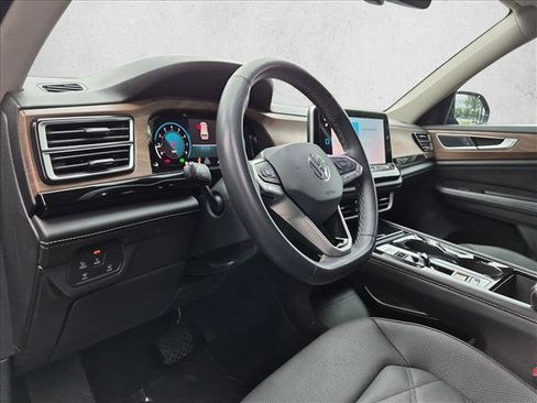 Used 2024 Volkswagen Atlas SE FWD image 10