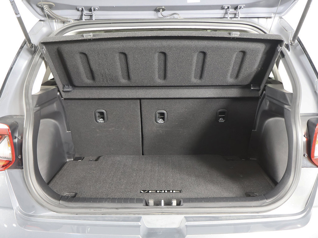 Used 2024 Hyundai Venue SEL FWD image 18