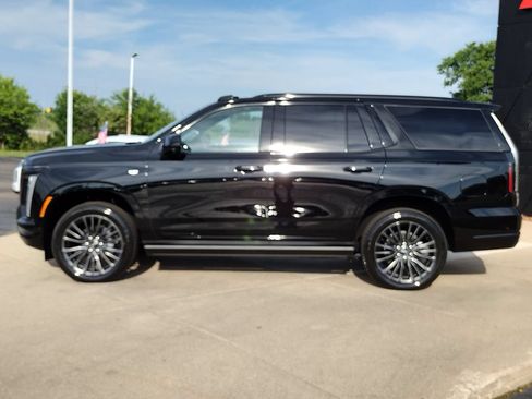 Used 2026 Cadillac Escalade Platinum Sport w/ LPO, Floor Liner Package AWD/4WD image 23