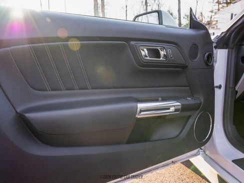 Used 2017 Ford Mustang GT Premium image 21