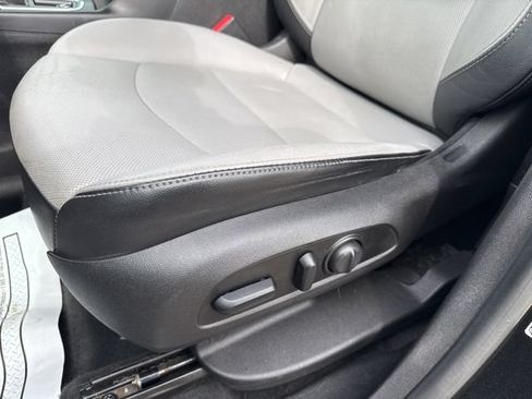 Used 2018 Chevrolet Equinox Premier FWD image 12
