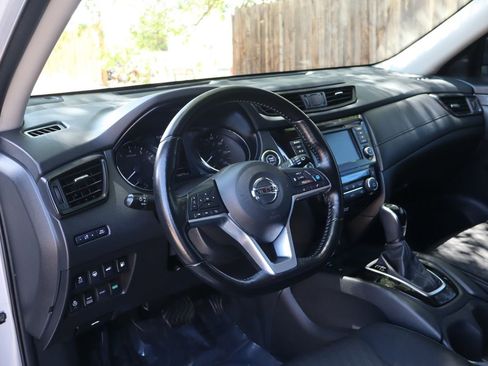 Used 2020 Nissan Rogue SV w/ Premium Package AWD/4WD image 15
