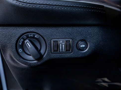 Used 2022 Dodge Challenger R/T Scat Pack RWD image 17