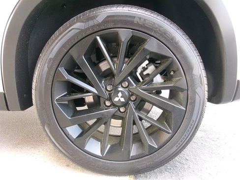 Used 2024 Mitsubishi Outlander SE image 45