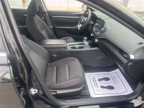 Used 2022 Nissan Altima 2.5 SV FWD image 11