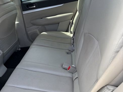 Used 2012 Subaru Outback 2.5i Premium w/ All-Weather Pkg image 5