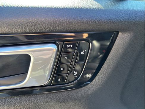 Used 2019 Porsche Cayenne Sport Utility 4D image 26