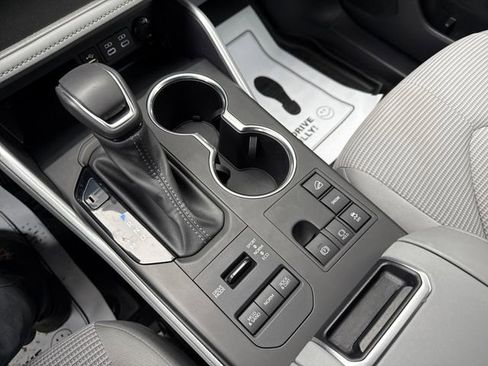 Used 2024 Toyota Highlander LE image 36