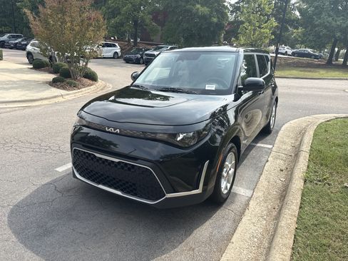 Used 2025 Kia Soul LX w/ LX Technology Package FWD image 5