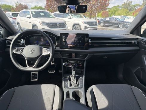 Used 2025 Volkswagen Jetta Sport image 10