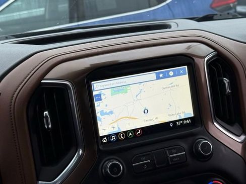 Used 2019 Chevrolet Silverado 1500 High Country w/ Technology Package image 4