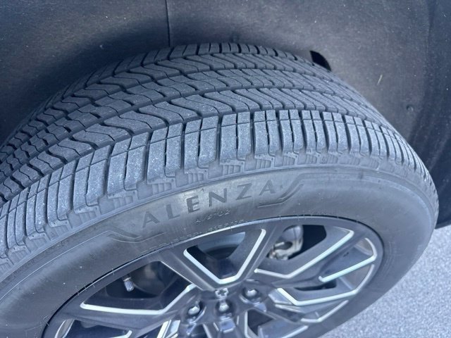 Used 2024 Chevrolet Tahoe Premier AWD/4WD image 10