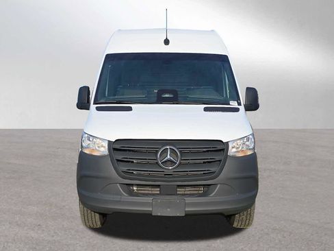 Used 2025 Mercedes-Benz Sprinter 2500 image 8