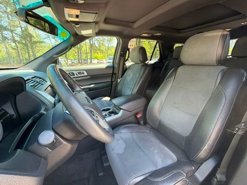 Used 2015 Ford Explorer XLT w/ Equipment Group 202A FWD image 10