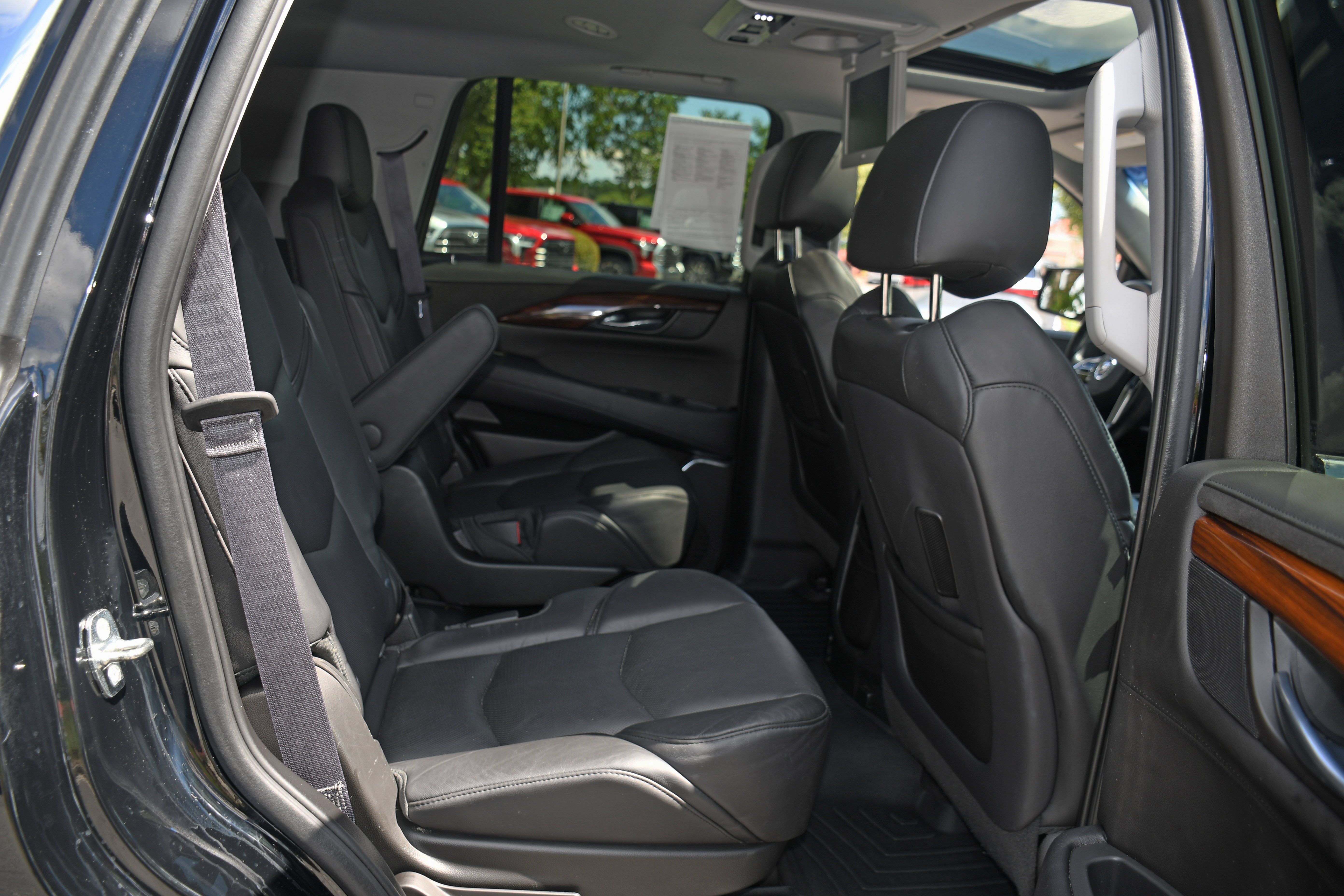 Used 2015 Cadillac Escalade Premium RWD image 21