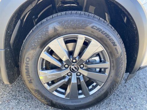 New 2025 Nissan Pathfinder SV image 9