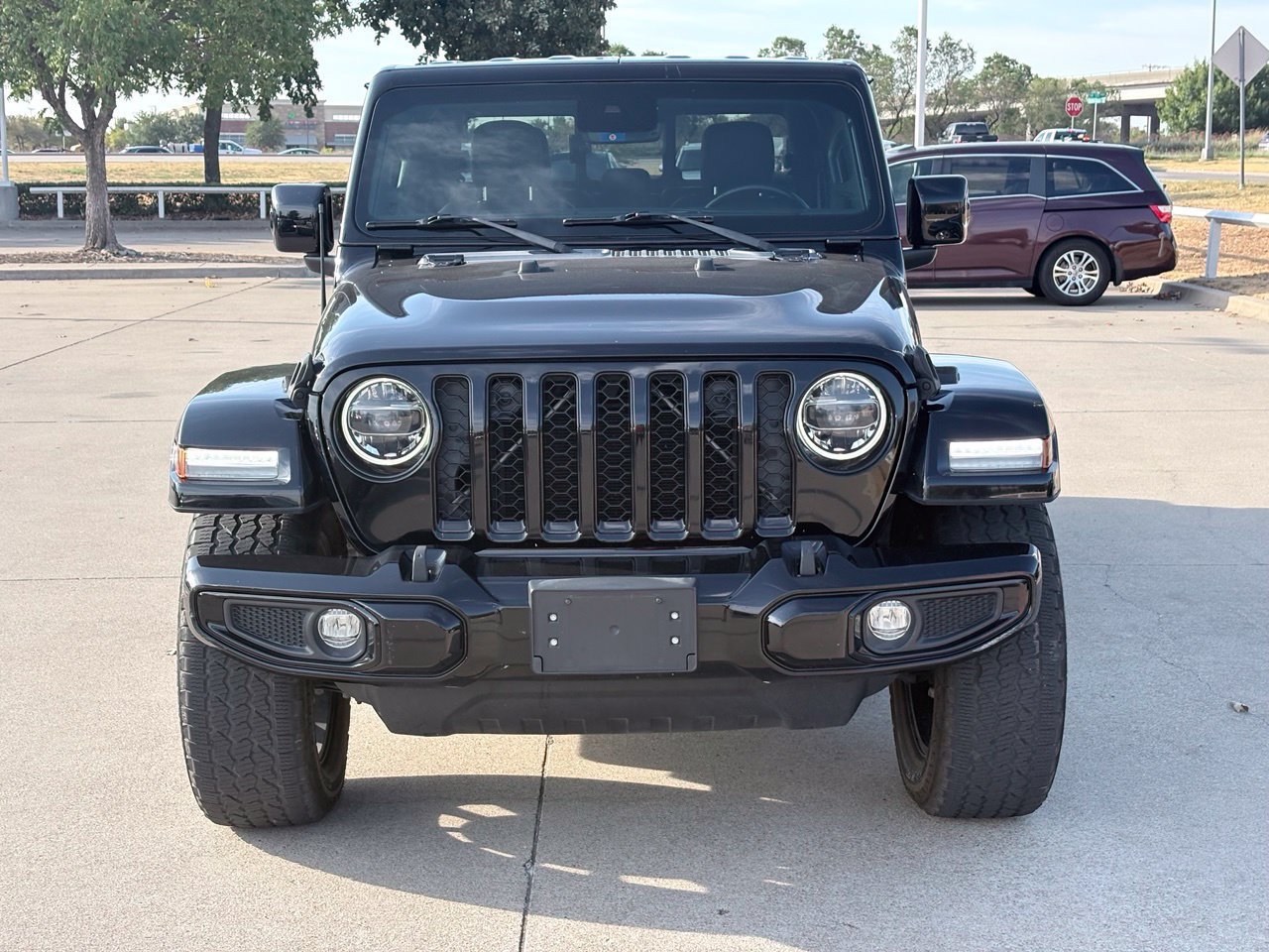 Used 2022 Jeep Gladiator Overland AWD/4WD image 2