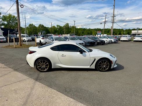 Used 2024 Toyota GR86 RWD image 8
