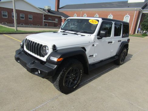 Used 2025 Jeep Wrangler Unlimited Sport AWD/4WD image 7